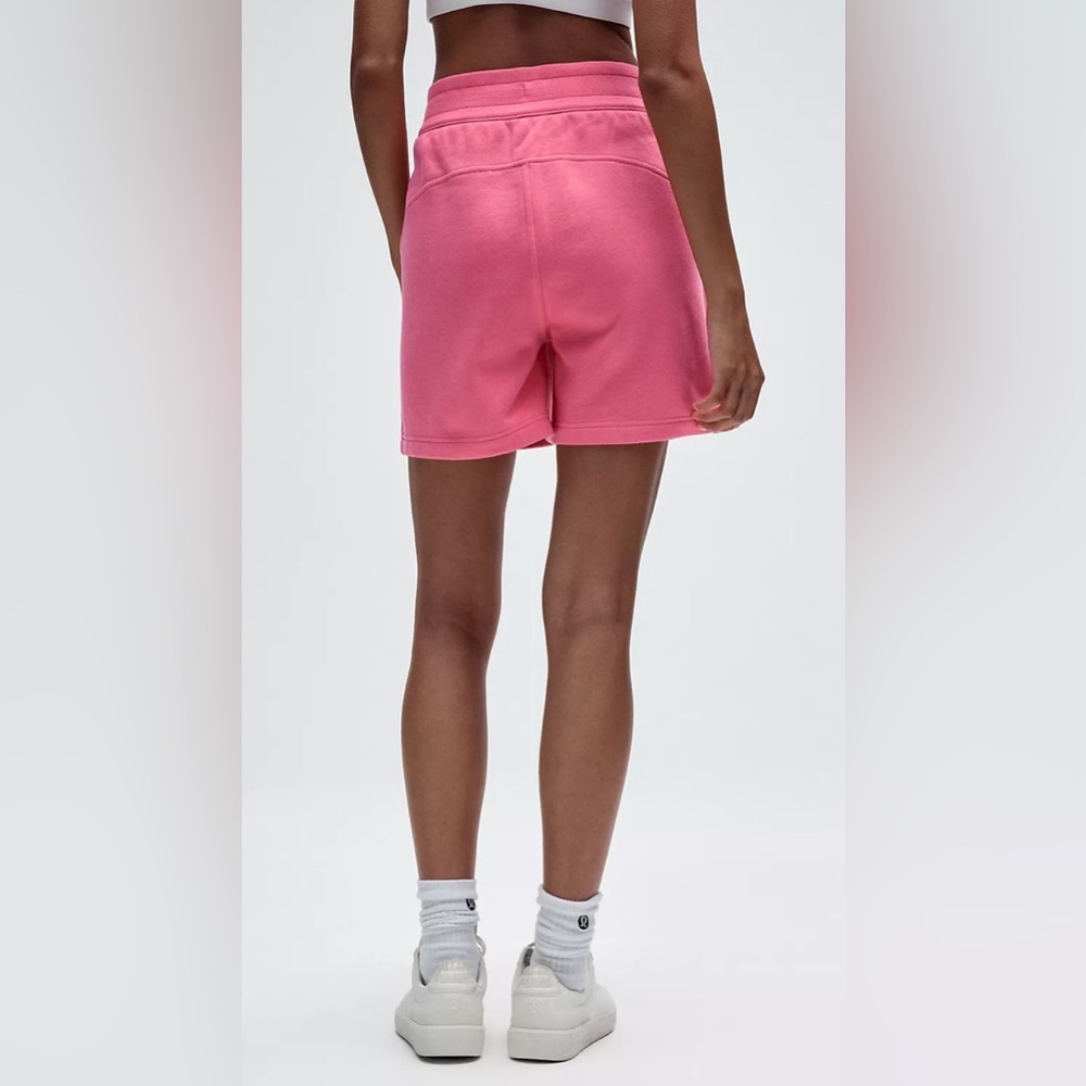NEW Lululemon Scuba High Rise 5” Shorts Sakura Pink Size 8 with Pockets - Picture 3 of 9